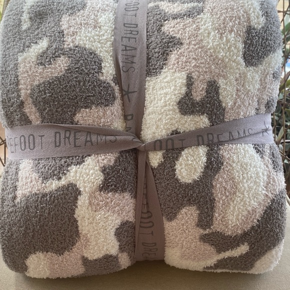 Barefoot Dreams Bedding Barefoot Dreams Cozychic Camo Throw Stone